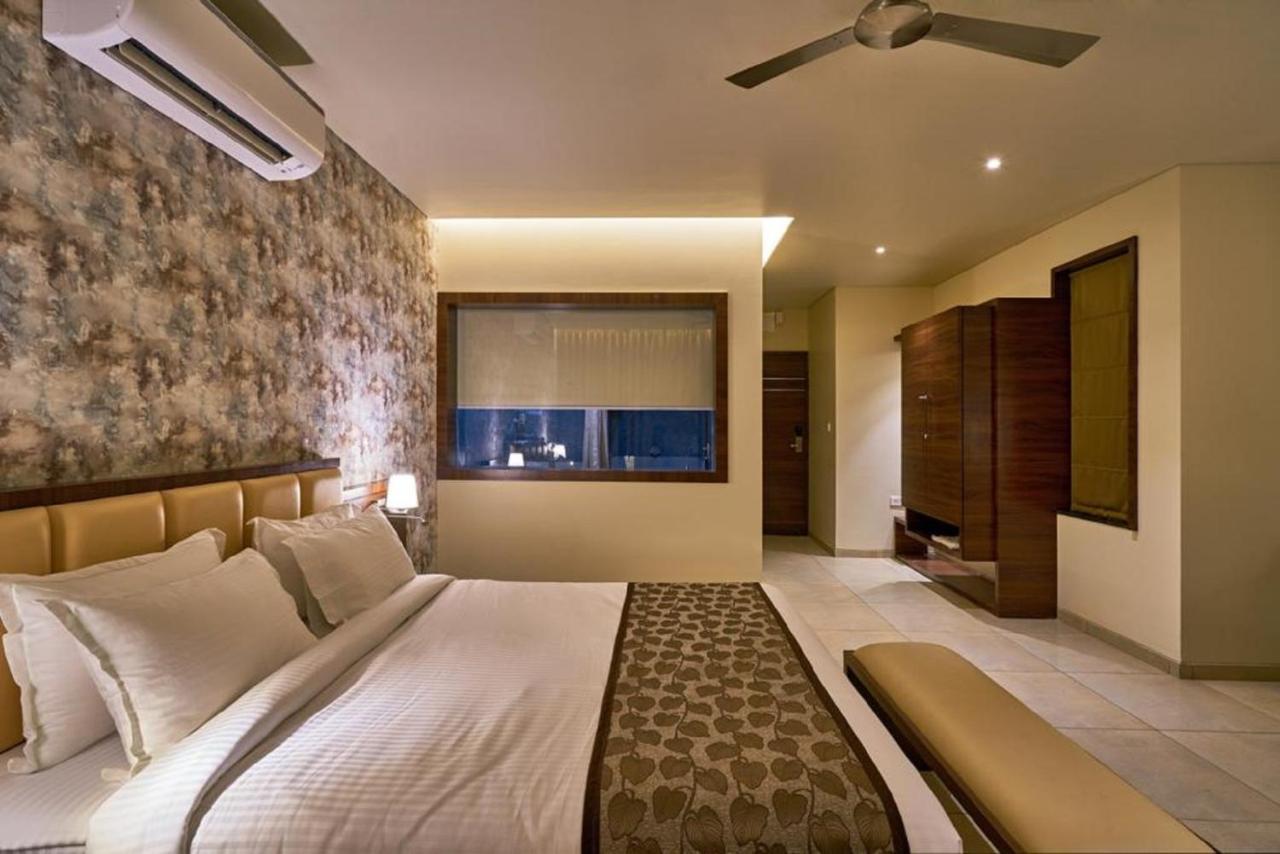 Hotel Shlok  Kolhapur Eksteriør bilde